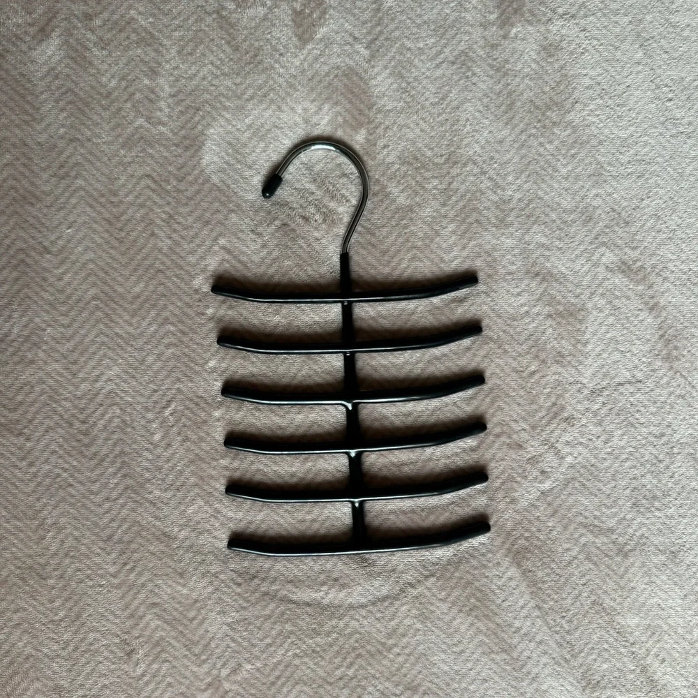 Scarfs/ties/belts hanger
